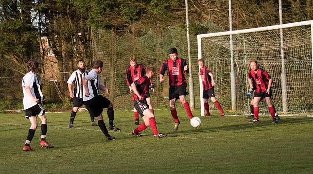 朗斯力压大巴黎，持续领跑法甲积分榜，萨热打造铁血球队